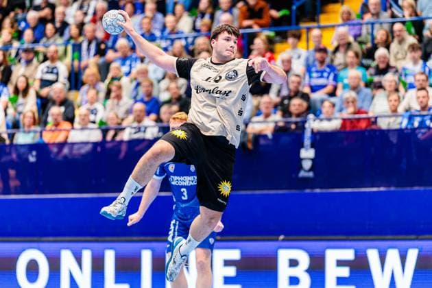Aron Seesing (Bergischer HC, 49) im Torwurf GER, TBV Lemgo Lippe vs. Bergischer HC, Handball, 1. Bundesliga, 6. Spieltag, Spielzeit 2025 2026, 25.09.2025 GER, TBV Lemgo Lippe vs. Bergischer HC, Handball, 1. Bundesliga, 6. Spieltag, Spielzeit 2025 2026, 25.09.2025 Lemgo Copyright: xEibner-Pressefoto JanxRollingerx EP_JSK
