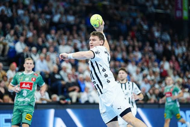Wurf Tor Lucas Laube (THW Kiel, 20) GER, THW Kiel vs. GWD Minden, Handball, 1. Bundesliga, Spieltag 15, Saison 2025 2026, 25.09.2025 GER, THW Kiel vs. GWD Minden, Handball, 1. Bundesliga, Spieltag 15, Saison 2025 2026, 25.09.2025 Kiel Copyright: xEibner-Pressefoto MarcelxvonxFehrnx EP_MFN