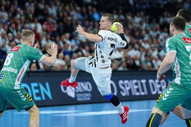 Wurf Tor Elias Ellefsen a Skipagotu (THW Kiel, 71) GER, THW Kiel vs. GWD Minden, Handball, 1. Bundesliga, Spieltag 15, Saison 2025 2026, 25.09.2025 GER, THW Kiel vs. GWD Minden, Handball, 1. Bundesliga, Spieltag 15, Saison 2025 2026, 25.09.2025 Kiel Copyright: xEibner-Pressefoto MarcelxvonxFehrnx EP_MFN