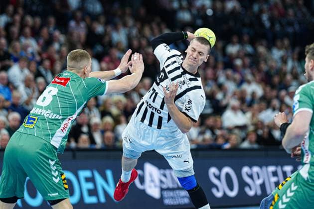 Wurf Tor Elias Ellefsen a Skipagotu (THW Kiel, 71) GER, THW Kiel vs. GWD Minden, Handball, 1. Bundesliga, Spieltag 15, Saison 2025 2026, 25.09.2025 GER, THW Kiel vs. GWD Minden, Handball, 1. Bundesliga, Spieltag 15, Saison 2025 2026, 25.09.2025 Kiel Copyright: xEibner-Pressefoto MarcelxvonxFehrnx EP_MFN