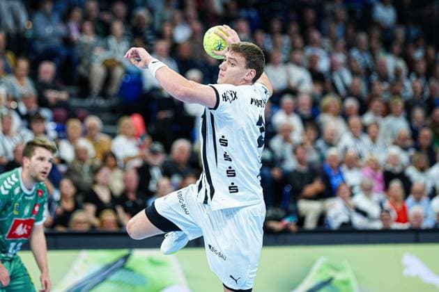 Wurf Tor Lucas Laube (THW Kiel, 20) GER, THW Kiel vs. GWD Minden, Handball, 1. Bundesliga, Spieltag 15, Saison 2025 2026, 25.09.2025 GER, THW Kiel vs. GWD Minden, Handball, 1. Bundesliga, Spieltag 15, Saison 2025 2026, 25.09.2025 Kiel Copyright: xEibner-Pressefoto MarcelxvonxFehrnx EP_MFN