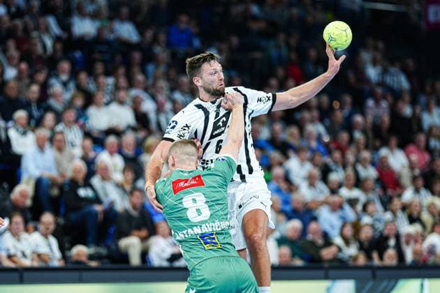 Karolis Antanavicius (GWD Minden, 08), Harald Reinkind (THW Kiel, 06) GER, THW Kiel vs. GWD Minden, Handball, 1. Bundesliga, Spieltag 15, Saison 2025 2026, 25.09.2025 GER, THW Kiel vs. GWD Minden, Handball, 1. Bundesliga, Spieltag 15, Saison 2025 2026, 25.09.2025 Kiel Copyright: xEibner-Pressefoto MarcelxvonxFehrnx EP_MFN