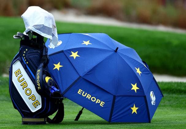 European Team bag and umbrella. 2025 Ryder Cup, Thursday Practice, Golf, Bethpage Black Golf Course, New York, USA - 25 Sep 2025New York Bethpage Black Golf Course New York (NY) United States of America EDITORIAL USE ONLY No use with unauthorised audio, video, data, fixture lists, club league logos or live services. Online in-match use limited to 120 images, no video emulation. No use in betting, games or single club league player publications. Copyright: xJamesxMarsh Shutterstockx 15500195bu