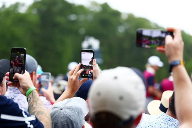 Fans with phones. 2025 Ryder Cup, Thursday Practice, Golf, Bethpage Black Golf Course, New York, USA - 25 Sep 2025New York Bethpage Black Golf Course New York (NY) United States of America EDITORIAL USE ONLY No use with unauthorised audio, video, data, fixture lists, club league logos or live services. Online in-match use limited to 120 images, no video emulation. No use in betting, games or single club league player publications. Copyright: xJamesxMarsh Shutterstockx 15500195da
