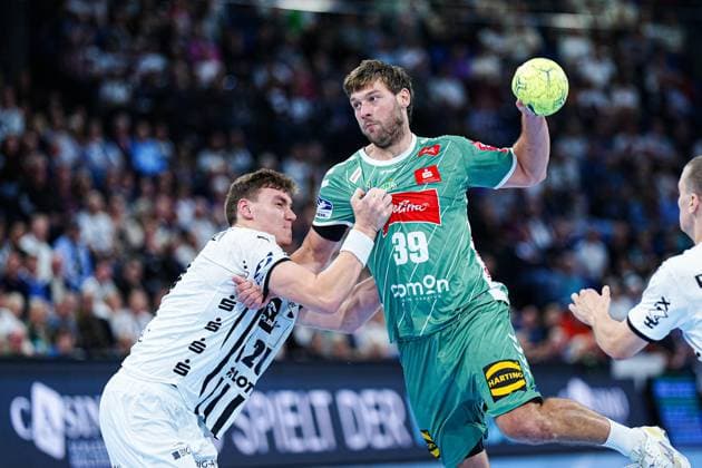 Wurf Tor Malte Donker (GWD Minden, 39), Lucas Laube (THW Kiel, 20) GER, THW Kiel vs. GWD Minden, Handball, 1. Bundesliga, Spieltag 15, Saison 2025 2026, 25.09.2025 GER, THW Kiel vs. GWD Minden, Handball, 1. Bundesliga, Spieltag 15, Saison 2025 2026, 25.09.2025 Kiel Copyright: xEibner-Pressefoto MarcelxvonxFehrnx EP_MFN