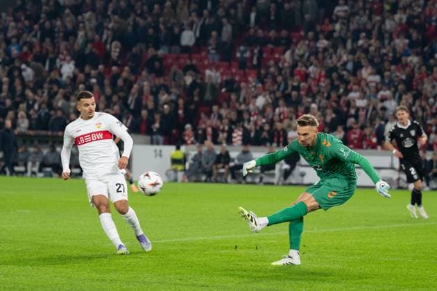 v.li. Stefan Drljaca (VfB Stuttgart, 21), Andrei Radu (Celta Vigo, 13) GER, VfB Stuttgart vs. Celta Vigo, Fussball, UEFA Europa League, Herren, 1. Spieltag, Spielzeit 2025 2026, 25.09.2025, GER, VfB Stuttgart vs. Celta Vigo, Fussball, UEFA Europa League, Herren, 1. Spieltag, Spielzeit 2025 2026, 25.09.2025 Stuttgart Copyright: xEibner-Pressefoto WolfgangxFrankx EP_WFK