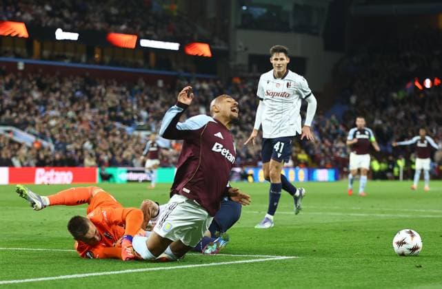 Lukasz Skorupski of Bologna saves under pressure from Donyell Malen of Aston Villa Aston Villa v Bologna, UEFA Europa League, Football, Villa Park, Birmingham, UK - 25 Sep 2025Birmingham Villa Park United Kingdom EDITORIAL USE ONLY No use with unauthorised audio, video, data, fixture lists, club league logos or live services. Online in-match use limited to 120 images, no video emulation. No use in betting, games or single club league player publications. Copyright: xMichaelxZemanek Shutterstockx 15498609k