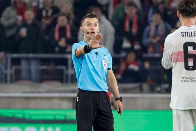 Schiedsrichter Nicholas Walsh (SCO) , Deutschland, Fussball, UEFA Europa League, 1. Spieltag, 2025 2026, VfB Stuttgart vs. Celta Vigo, 25.09.2025, Arena Stuttgart, Stuttgart, Deutschland Stuttgart Arena Stuttgart Baden-Württemberg Deutschland Copyright: xGrantxHubbsx