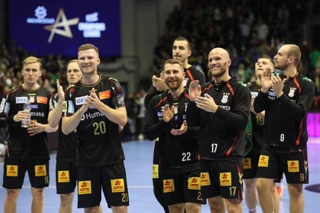 25.09.2025, xtgx, Handball, EHF Champions League, SC Magdeburg - Wisla Plock v.l. Philipp Weber (Magdeburg, 20), Lukas Mertens (Magdeburg, 22), Tim Hornke (Magdeburg, 17) Jubel ueber den Sieg, Jubel nach Spielende Magdeubrg