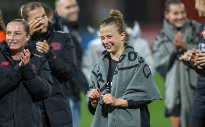 DEU, Leverkusen, Bayer Leverkusen v Eintracht Frankfurt, Google Pixel Bundesliga, DFB, Saison 2526, Ulrich-Haberland-Stadion, 4. Spieltag, im Bild: Leverkusen gewinnt nach Toren mit 2:1 gegen Eintracht Frankfurt, Freude und Jubel, Kristin Kögel (Bayer Leverkusen 11) DFB DFL REGULATIONS PROHIBIT ANY USE OF PHOTOGRAPHS AS IMAGE SEQUENCES AND OR QUASI-VIDEO, 25.09.2025, Copyright: HMBxMedia HendrikxHamelau