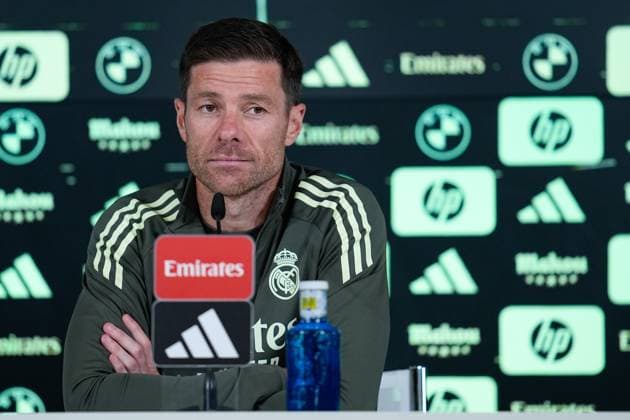 September 26, 2025, Valdebebas, Madrid, Spain: Xabi Alonso, head coach of Real Madrid, gives a press conference, PK, Pressekonferenz during the training day of Real Madrid ahead the Spanish League, LaLiga EA Sports, football match against Atletico de Madrid at Ciudad Deportiva Real Madrid on September 26, 2025, in Valdebebas, Madrid, Spain. Valdebebas Spain - ZUMAa181 20250926_zaa_a181_036 Copyright: xDennisxAgyemanx
