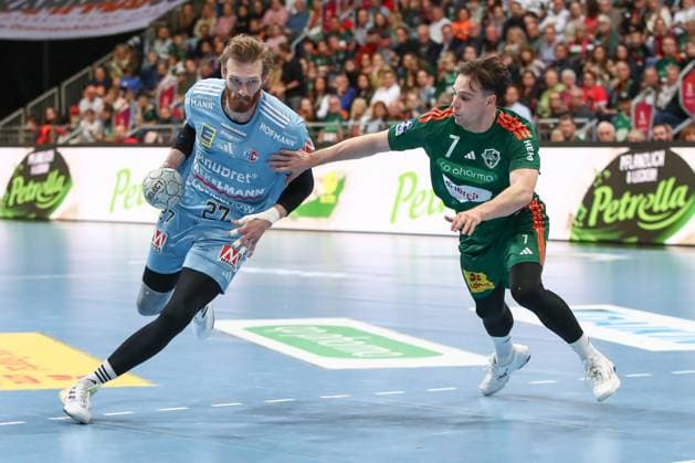26.09.2025, xgox, Handball - Daikin HBL, TSV Hannover-Burgdorf - HC Erlangen emspor, v.l. Antonio Metzner (Erlangen, 27) , Leif Tissier (Hannover, 7) Zweikampf, Duell, Kampf, tackle Hannover