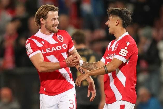 Sport Bilder des Tages 26.09.2025, xtgx, Fussball 3. Liga, FC Energie Cottbus - VfB Stuttgart II emspor, v.l. Henry Rorig (Cottbus, 3), Jannis Boziaris (Cottbus, 10) Jubel, Torjubel, jubelt ueber das Tor, celebrate the goal, celebration (DFL DFB REGULATIONS PROHIBIT ANY USE OF PHOTOGRAPHS as IMAGE SEQUENCES and or QUASI-VIDEO) Cottbus
