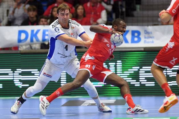 Sadou Ntanzi (MT Melsungen 91) (am Ball), Andreas Magaard (HSV Hamburg 4) , GER, MT Melsungen - Handball Verein Hamburg, Handball, 1. Bundesliga, 6. Spieltag, Saison 2025 2026, 26.09.2025, GER, MT Melsungen - HSV Hamburg, Handball, 1. Bundesliga, 6. Spieltag, Saison 2025 2026, 26.09.2025 Kassel Copyright: xEibner-Pressefotox xRolandxSippelx EP_RSL