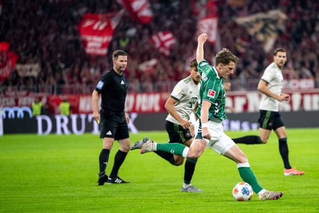 Jens Stage (Werder Bremen, 06) am Ball, GER, FC Bayern Muenchen (FCB) vs SV Werder Bremen, Fussball Bundesliga, 5. Spieltag, Saison 2025 2026, 26.09.2025 DFB DFL regulations prohibit any use of photographs as image sequences and or quasi-video GER, FC Bayern Muenchen (FCB) vs SV Werder Bremen, Fussball Bundesliga, 5. Spieltag, Saison 2025 2026, 26.09.2025 Muenchen Copyright: xEibner-Pressefoto Memmlerx EP_MMR