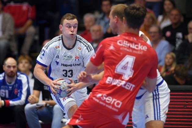 Moritz Sauter (HSV Hamburg 33) (am Ball), Nikolaj Enderleit (MT Melsungen 4) , GER, MT Melsungen - Handball Verein Hamburg, Handball, 1. Bundesliga, 6. Spieltag, Saison 2025 2026, 26.09.2025, GER, MT Melsungen - HSV Hamburg, Handball, 1. Bundesliga, 6. Spieltag, Saison 2025 2026, 26.09.2025 Kassel Copyright: xEibner-Pressefotox xRolandxSippelx EP_RSL