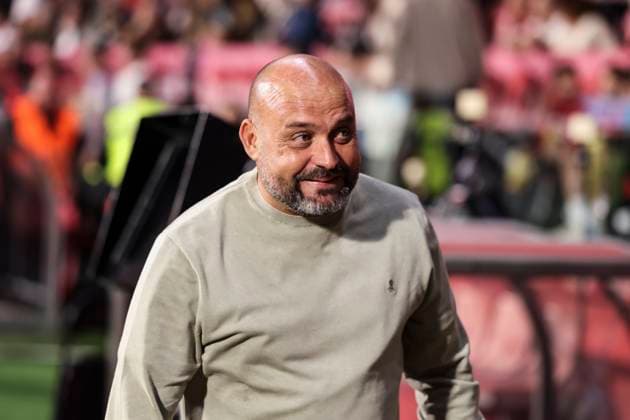 September 26, 2025, Girona, Girona, SPAIN: Manolo Gonzalez, head coach of RCD Espanyol, smiles during the Spanish league, La Liga EA Sports, football match played between Girona FC and RCD Espanyol at Montilivi stadium on September 26, 2025 in Girona, Spain. Girona SPAIN - ZUMAa181 20250926_zaa_a181_132 Copyright: xJavierxBorregox