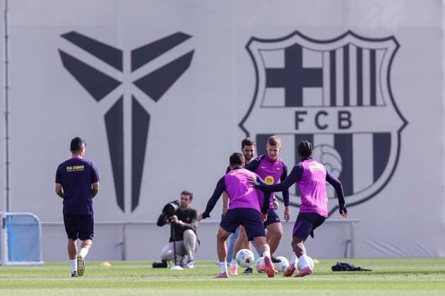 September 27, 2025, Sant Joan Despi, Barcelona, SPAIN: Dani Olmo during the training day of FC Barcelona, Barca ahead the Spanish League, La Liga EA Sports, football match against Real Sociedad at Ciudad Esportiva Joan Gamper on September 27, 2025 in Sant Joan Despi, Barcelona, Spain. Sant Joan Despi SPAIN - ZUMAa181 20250927_zaa_a181_003 Copyright: xJavierxBorregox