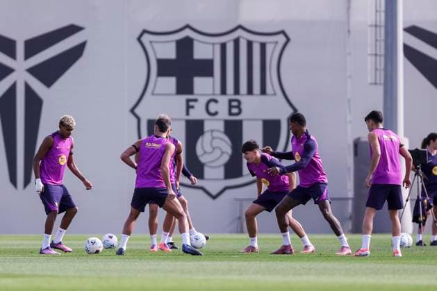 September 27, 2025, Sant Joan Despi, Barcelona, SPAIN: Lamine Yamal during the training day of FC Barcelona, Barca ahead the Spanish League, La Liga EA Sports, football match against Real Sociedad at Ciudad Esportiva Joan Gamper on September 27, 2025 in Sant Joan Despi, Barcelona, Spain. Sant Joan Despi SPAIN - ZUMAa181 20250927_zaa_a181_009 Copyright: xJavierxBorregox