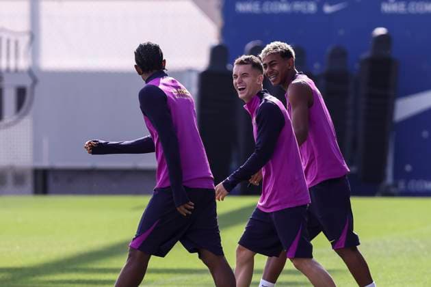 September 27, 2025, Sant Joan Despi, Barcelona, SPAIN: Marc Casado, Lamine Yamal and Alejandro Balde during the training day of FC Barcelona, Barca ahead the Spanish League, La Liga EA Sports, football match against Real Sociedad at Ciudad Esportiva Joan Gamper on September 27, 2025 in Sant Joan Despi, Barcelona, Spain. Sant Joan Despi SPAIN - ZUMAa181 20250927_zaa_a181_010 Copyright: xJavierxBorregox