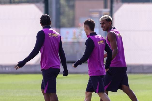 September 27, 2025, Sant Joan Despi, Barcelona, SPAIN: Lamine Yamal during the training day of FC Barcelona, Barca ahead the Spanish League, La Liga EA Sports, football match against Real Sociedad at Ciudad Esportiva Joan Gamper on September 27, 2025 in Sant Joan Despi, Barcelona, Spain. Sant Joan Despi SPAIN - ZUMAa181 20250927_zaa_a181_014 Copyright: xJavierxBorregox
