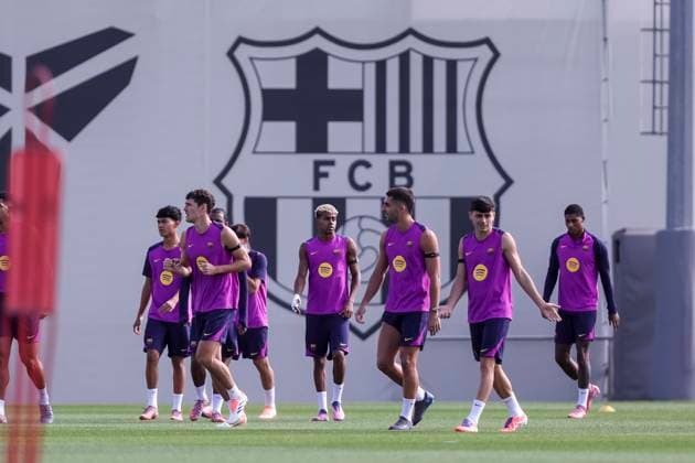 September 27, 2025, Sant Joan Despi, Barcelona, SPAIN: Lamine Yamal, Pedri and Ferran Torres during the training day of FC Barcelona, Barca ahead the Spanish League, La Liga EA Sports, football match against Real Sociedad at Ciudad Esportiva Joan Gamper on September 27, 2025 in Sant Joan Despi, Barcelona, Spain. Sant Joan Despi SPAIN - ZUMAa181 20250927_zaa_a181_018 Copyright: xJavierxBorregox