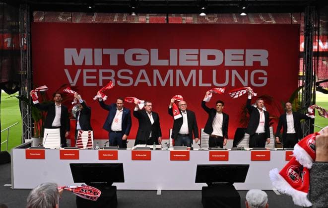 27.09.2025 , xophax, Fussball 1.Bundesliga, 1.FC Koeln Mitgliederversammlung , Präsidentenwahl. Rhein Energie Stadion Jahreshauptversammlung am Samstag den 27.09.2025. 1.FC Köln v.l.n.rechts : Thomas Kessler , Eckhard Sauren , Fabian Schwab, Werner Wolf , Michael Vesper , Carsten Wettich , Philipp Türoff , Philipp Liesenfeld. (DFL DFB REGULATIONS PROHIBIT ANY USE OF PHOTOGRAPHS as IMAGE SEQUENCES and or QUASI-VIDEO) Koeln