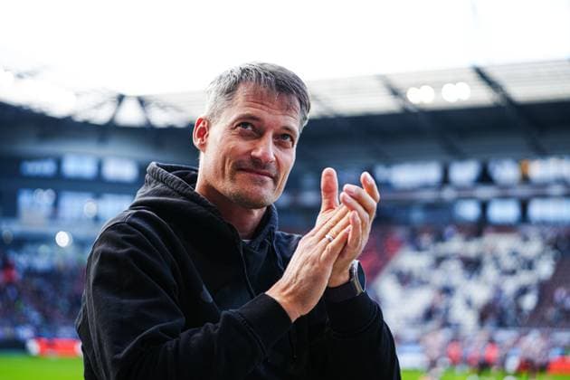 Alexander Blessin (FC St. Pauli, Trainer) GER, FC St. Pauli vs. Bayer 04 Leverkusen, Fussball, 1. Bundesliga, Spieltag 5, Saison 2025 2026, 27.09.2025 DFL REGULATIONS PROHIBIT ANY USE OF PHOTOGRAPHS AS IMAGE SEQUENCES AND OR QUASI-VIDEO GER, FC St. Pauli vs. Bayer 04 Leverkusen, Fussball, 1. Bundesliga, Spieltag 5, Saison 2025 2026, 27.09.2025 Hamburg Copyright: xEibner-Pressefoto MarcelxvonxFehrnx EP_MFN