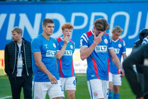 links Jan Mejdr (Rostock) und Ryan Naderi (Rostock) sind ist enttaeuscht, wuetend, frustriert, sauer ; GER, FC Hansa Rostock vs. TSV Havelse, Fußball, Männer, 3. Liga, 08.Spieltag, Spielzeit 2025 2026, 27.09.2025 Rostock Ostseestadion Mecklenburg - Vorpommern Deutschland