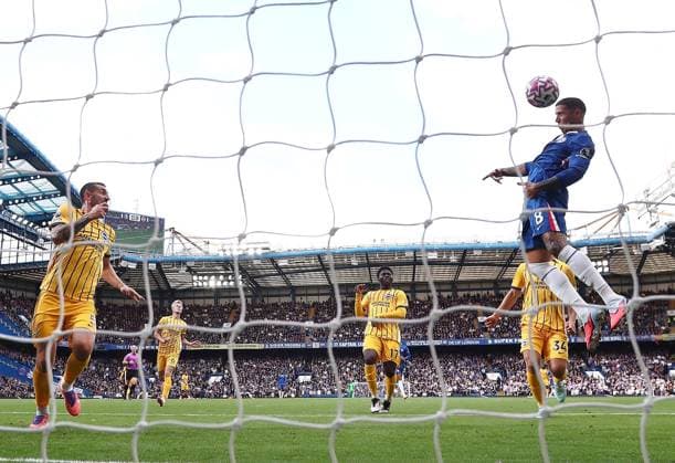 Enzo Fernandez of Chelsea scores the opening goal Chelsea v Brighton and Hove Albion, Premier League, Football, Stamford Bridge, London, UK - 27 Sep 2025London Stamford Bridge United Kingdom EDITORIAL USE ONLY No use with unauthorised audio, video, data, fixture lists, club league logos or live services. Online in-match use limited to 120 images, no video emulation. No use in betting, games or single club league player publications. Copyright: xMichaelxZemanek Shutterstockx 15503910j