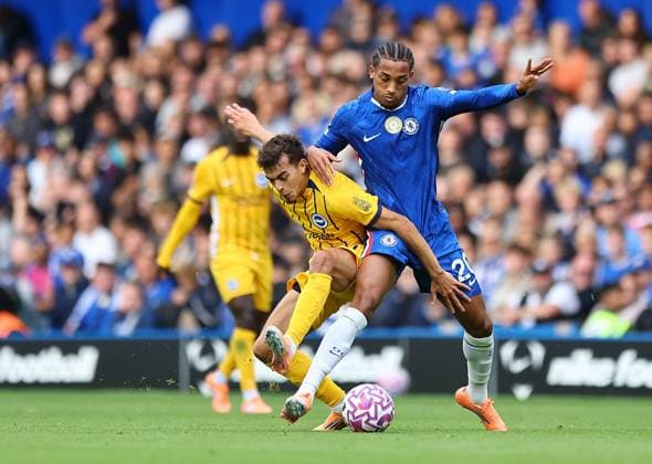 Joao Pedro of Chelsea competes for the ball with Yasin Ayari of Brighton & Hove Albion Chelsea v Brighton and Hove Albion, Premier League, Football, Stamford Bridge, London, UK - 27 Sep 2025London Stamford Bridge United Kingdom EDITORIAL USE ONLY No use with unauthorised audio, video, data, fixture lists, club league logos or live services. Online in-match use limited to 120 images, no video emulation. No use in betting, games or single club league player publications. Copyright: xMichaelxZemanek Shutterstockx 15503910v