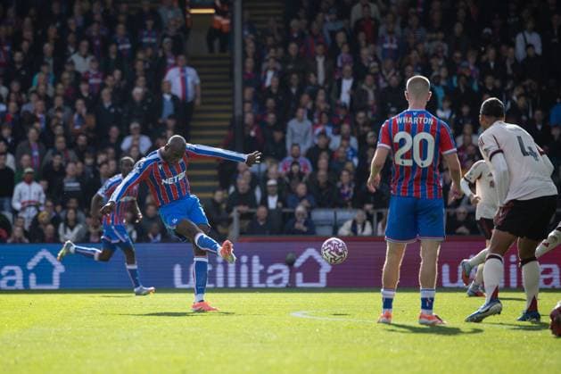 Jean-Philippe Mateta of Crystal Palace has a shot at goal Crystal Palace v Liverpool, Premier League, Football, Selhurst Park, London, UK - 27 Sep 2025London Selhurst Park United Kingdom EDITORIAL USE ONLY No use with unauthorised audio, video, data, fixture lists, club league logos or live services. Online in-match use limited to 120 images, no video emulation. No use in betting, games or single club league player publications. Copyright: xIanxTuttle Shutterstockx 15503911ar