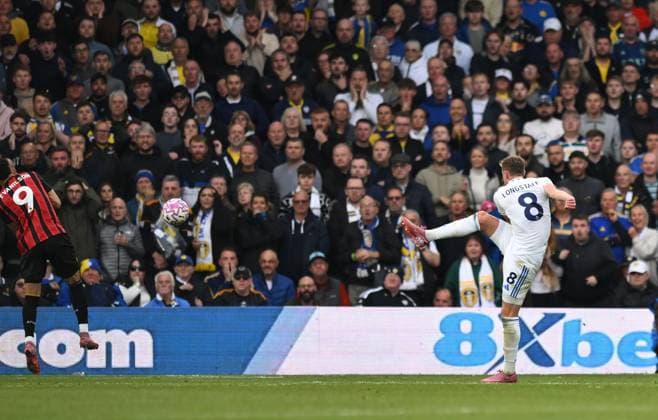 Sean Longstaff of Leeds United scores their second goal Leeds United v AFC Bournemouth, Premier League, Football, Elland Road, Leeds, UK - 27 Sep 2025Leeds Elland Road United Kingdom EDITORIAL USE ONLY No use with unauthorised audio, video, data, fixture lists, club league logos or live services. Online in-match use limited to 120 images, no video emulation. No use in betting, games or single club league player publications. Copyright: xRichardxLee Shutterstockx 15503912bd