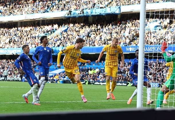 Maxim De Cuyper of Brighton & Hove Albion scores their sides second goal Chelsea v Brighton and Hove Albion, Premier League, Football, Stamford Bridge, London, UK - 27 Sep 2025London Stamford Bridge United Kingdom EDITORIAL USE ONLY No use with unauthorised audio, video, data, fixture lists, club league logos or live services. Online in-match use limited to 120 images, no video emulation. No use in betting, games or single club league player publications. Copyright: xMichaelxZemanek Shutterstockx 15503910ax