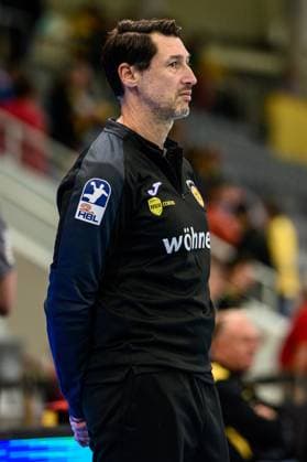 Mahmutefendic, Anel (Trainer, HSC 2000 Coburg) GER, Bayern, HSC 2000 Coburg gegen HBW Balingen-Weilstetten, 2. Handball Bundesliga, Handball, 5.Spieltag, Saison 2025 2026, 19.30 Uhr, Samstag, 27.09.2025 GER, Bayern, HSC 2000 Coburg gegen HBW Balingen-Weilstetten, 2. Handball Bundesliga, Handball, 5.Spieltag, Saison 2025 2026, 19.30 Uhr, Samstag, 27.09.2025 Coburg Copyright: xEibner-Pressefoto MartinxHerbstx EP_MHT