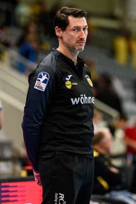 Mahmutefendic, Anel (Trainer, HSC 2000 Coburg) GER, Bayern, HSC 2000 Coburg gegen HBW Balingen-Weilstetten, 2. Handball Bundesliga, Handball, 5.Spieltag, Saison 2025 2026, 19.30 Uhr, Samstag, 27.09.2025 GER, Bayern, HSC 2000 Coburg gegen HBW Balingen-Weilstetten, 2. Handball Bundesliga, Handball, 5.Spieltag, Saison 2025 2026, 19.30 Uhr, Samstag, 27.09.2025 Coburg Copyright: xEibner-Pressefoto MartinxHerbstx EP_MHT
