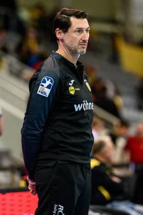 Mahmutefendic, Anel (Trainer, HSC 2000 Coburg) GER, Bayern, HSC 2000 Coburg gegen HBW Balingen-Weilstetten, 2. Handball Bundesliga, Handball, 5.Spieltag, Saison 2025 2026, 19.30 Uhr, Samstag, 27.09.2025 GER, Bayern, HSC 2000 Coburg gegen HBW Balingen-Weilstetten, 2. Handball Bundesliga, Handball, 5.Spieltag, Saison 2025 2026, 19.30 Uhr, Samstag, 27.09.2025 Coburg Copyright: xEibner-Pressefoto MartinxHerbstx EP_MHT