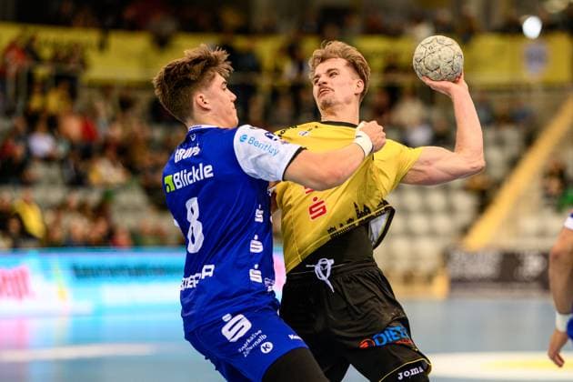 Grupe, Magnus (Rueckraum Mitte, HBW Balingen-Weilstetten, 8), Knauer, Jakob (Rueckraum Rechts, HSC 2000 Coburg, 25) GER, Bayern, HSC 2000 Coburg gegen HBW Balingen-Weilstetten, 2. Handball Bundesliga, Handball, 5.Spieltag, Saison 2025 2026, 19.30 Uhr, Samstag, 27.09.2025 GER, Bayern, HSC 2000 Coburg gegen HBW Balingen-Weilstetten, 2. Handball Bundesliga, Handball, 5.Spieltag, Saison 2025 2026, 19.30 Uhr, Samstag, 27.09.2025 Coburg Copyright: xEibner-Pressefoto MartinxHerbstx EP_MHT