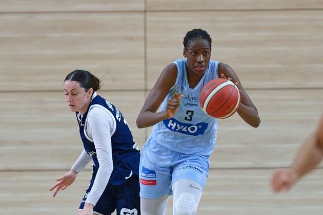 Katelyn Shumate (Lions, 14), Nogaye Lo Sylla (Saarlouis, 3), Syntainics MBC vs. Saarlouis Royals, Basketball, Damen, Bundesliga, Saison 2025 2026, 1. Spieltag, 27.09.2025. Halle SWH Arena Sachsen-Anhalt Deutschland