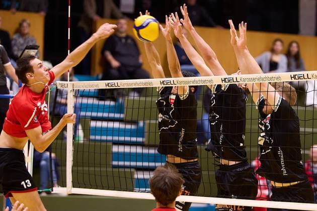 Dreierblock TV Rottenburg gegen Pascal Eichler (TUS Kriftel, 13) GER, TuS Kriftel vs. TV Rottenburg,Volleyball, 2. Bundesliga Sued, 3. Spieltag, Spielzeit 2025 2026, 27.09.2025 GER, TuS Kriftel vs. TV Rottenburg,Volleyball, 2. Bundesliga Sued, 3. Spieltag, Spielzeit 2025 2026, 27.09.2025 Kriftel Copyright: xEibner-Pressefoto GeraldxOelze-dexStoppanyx EP_ODS