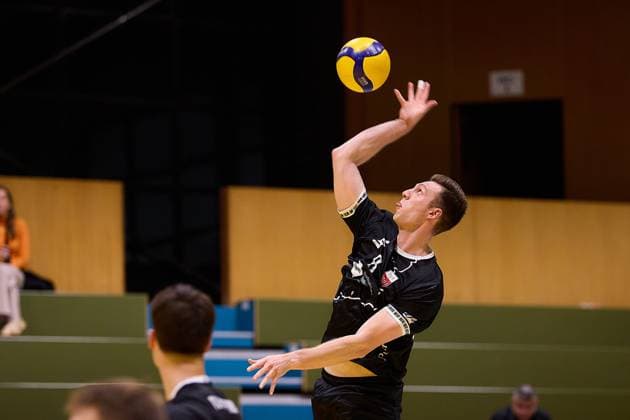 Aufschlag von Portrait, Freistellerchlag Niklas Lichtenauer (TV Rottenburg, 08) GER, TuS Kriftel vs. TV Rottenburg,Volleyball, 2. Bundesliga Sued, 3. Spieltag, Spielzeit 2025 2026, 27.09.2025 GER, TuS Kriftel vs. TV Rottenburg,Volleyball, 2. Bundesliga Sued, 3. Spieltag, Spielzeit 2025 2026, 27.09.2025 Kriftel Copyright: xEibner-Pressefoto GeraldxOelze-dexStoppanyx EP_ODS