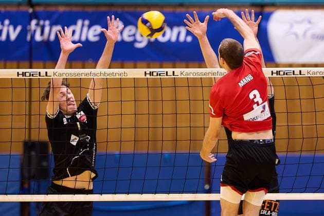 block Dominik Marjanovic (TV Rottenburg, 01) gegen Jonas Manss (TUS Kriftel, 03) GER, TuS Kriftel vs. TV Rottenburg,Volleyball, 2. Bundesliga Sued, 3. Spieltag, Spielzeit 2025 2026, 27.09.2025 GER, TuS Kriftel vs. TV Rottenburg,Volleyball, 2. Bundesliga Sued, 3. Spieltag, Spielzeit 2025 2026, 27.09.2025 Kriftel Copyright: xEibner-Pressefoto GeraldxOelze-dexStoppanyx EP_ODS