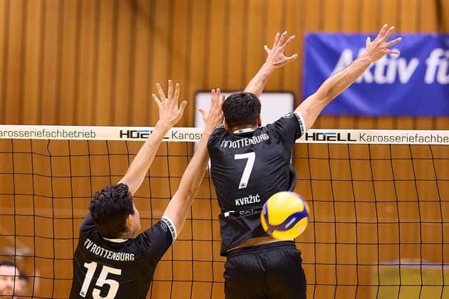 keine Chjasnce fuer Philipp Friedrich (TV Rottenburg, 15) ud Milan Kvrzic (TV Rottenburg, 07) GER, TuS Kriftel vs. TV Rottenburg,Volleyball, 2. Bundesliga Sued, 3. Spieltag, Spielzeit 2025 2026, 27.09.2025 GER, TuS Kriftel vs. TV Rottenburg,Volleyball, 2. Bundesliga Sued, 3. Spieltag, Spielzeit 2025 2026, 27.09.2025 Kriftel Copyright: xEibner-Pressefoto GeraldxOelze-dexStoppanyx EP_ODS