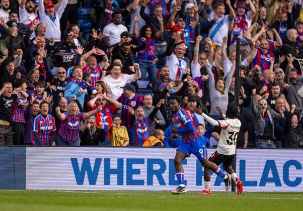 (250928) -- LONDON, Sept. 28, 2025 -- Crystal Palace s Eddie Nketiah (front L) celebrates after scoring the winning second goal in injury time during the English Premier League match between Crystal Palace FC and Liverpool FC in London, Britain, on Sept. 27, 2025. FOR EDITORIAL USE ONLY. NOT FOR SALE FOR MARKETING OR ADVERTISING CAMPAIGNS. NO USE WITH UNAUTHORIZED AUDIO, VIDEO, DATA, FIXTURE LISTS, CLUB LEAGUE LOGOS OR LIVE SERVICES. ONLINE IN-MATCH USE LIMITED TO 45 IMAGES, NO VIDEO EMULATION. NO USE IN BETTING, GAMES OR SINGLE CLUB LEAGUE PLAYER PUBLICATIONS. (SP)BRITAIN-LONDON-FOOTBALL-ENGLISH PREMIER LEAGUE-CRYSTAL PALACE VS LIVERPOOL LixYing
