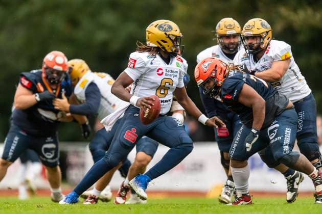 Clifton Bernard Mc Dowell II (6, QB, Dresden Monarchs) GER, ifm Ravensburg Razorbacks vs Dresden Monarchs, American Football, GFL, Saison 2025, Playoffs, Halbfinale, 27.09.2025, GER, ifm Ravensburg Razorbacks vs Dresden Monarchs, American Football, GFL, Saison 2025, Playoffs, Halbfinale, 27.09.2025 Weingarten Copyright: xEibner-Pressefoto FlorianxWolfx EP_FWF