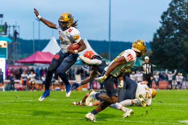 Touchdown Clifton Bernard Mc Dowell II (6, QB, Dresden Monarchs) GER, ifm Ravensburg Razorbacks vs Dresden Monarchs, American Football, GFL, Saison 2025, Playoffs, Halbfinale, 27.09.2025, GER, ifm Ravensburg Razorbacks vs Dresden Monarchs, American Football, GFL, Saison 2025, Playoffs, Halbfinale, 27.09.2025 Weingarten Copyright: xEibner-Pressefoto FlorianxWolfx EP_FWF