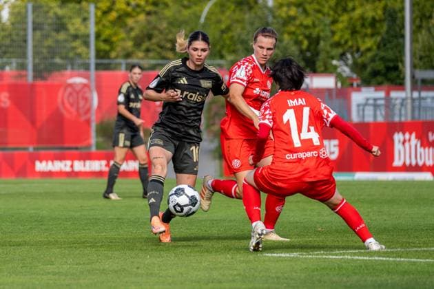 Spielszene, Zweikampf, Ballaktion, Pass, Passspiel, v.l. Eileen Campbell (1. FC Union Berlin, 10), Nadine Anstatt (1. FSV Mainz 05, 27), Yurina Imai (1. FSV Mainz 05, 14), GER, 1. FSV Mainz 05 vs. 1. FC Union Berlin, Fussball, DFB-Pokal der Frauen, 1. Runde, Saison 2025 2026, 28.09.2025, DFB REGULATIONS PROHIBIT ANY USE OF PHOTOGRAPHS AS IMAGE SEQUENCES AND OR QUASI-VIDEO, GER, 1. FSV Mainz 05 vs. 1. FC Union Berlin, Fussball, DFB-Pokal der Frauen, 1. Runde, Saison 2025 2026, 28.09.2025 Mainz Copyright: xEibner-Pressefoto Jan-NiclasxGrox EP_JGG
