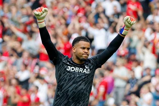 Noah Atubolu (SC Freiburg, 01) beim 1:0 , Deutschland, Fussball, 1. Bundesliga, 5.Spieltag, 2025 2026, SC Freiburg vs. TSG 1899 Hoffenheim, 28.09.2025, Europa-Park Stadion, Freiburg im Breisgau, Deutschland Freiburg im Breisgau Europa-Park Stadion Baden-Württemberg Deutschland Copyright: xGrantxHubbsx