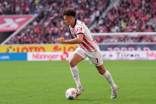 Derry Scherhant (SC Freiburg, 07) am Ball , Deutschland, Fussball, 1. Bundesliga, 5.Spieltag, 2025 2026, SC Freiburg vs. TSG Hoffenheim, 28.09.2025, Europa-Park Stadion, Freiburg, Deutschland DFL REGULATIONS PROHIBIT ANY USE OF PHOTOGRAPHS AS IMAGE SEQUENCES AND OR QUASI-VIDEO. Freiburg Europa-Park Stadion Baden-Württemberg Deutschland Copyright: xArnexAmbergx