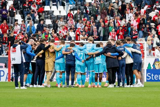 Mannschaftskreis TSG Hoffenheim nach dem Spiel , Deutschland, Fussball, 1. Bundesliga, 5.Spieltag, 2025 2026, SC Freiburg vs. TSG 1899 Hoffenheim, 28.09.2025, Europa-Park Stadion, Freiburg im Breisgau, Deutschland Freiburg im Breisgau Europa-Park Stadion Baden-Württemberg Deutschland Copyright: xGrantxHubbsx